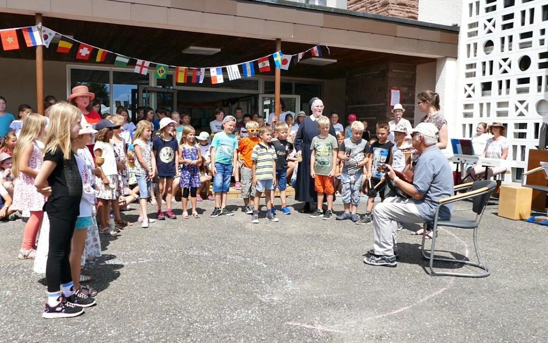 Schulfest der Grundschule Dietingen „Eine gemeinsame Reise um die Welt“