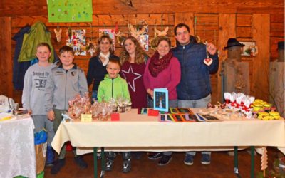 Fröhliches Miteinander am Adventsbasar