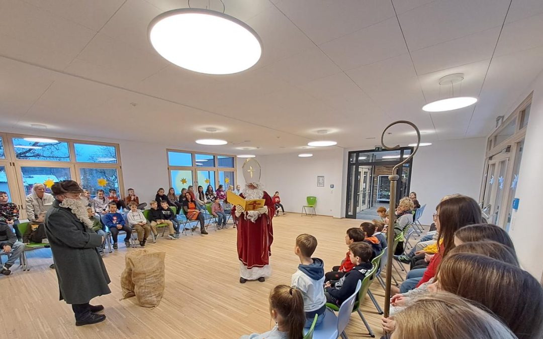 Der Nikolaus in der Grundschule Dietingen