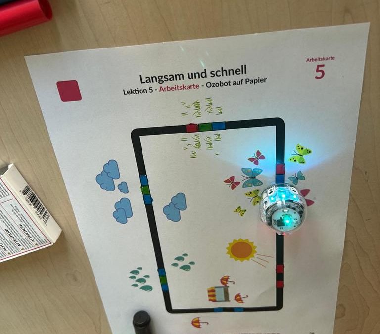 Mini Roboter zu Besuch bei der 2a und 2b